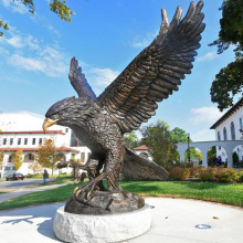 große Außenskulpturen Metallhandwerk Bronze große Adler Skulptur